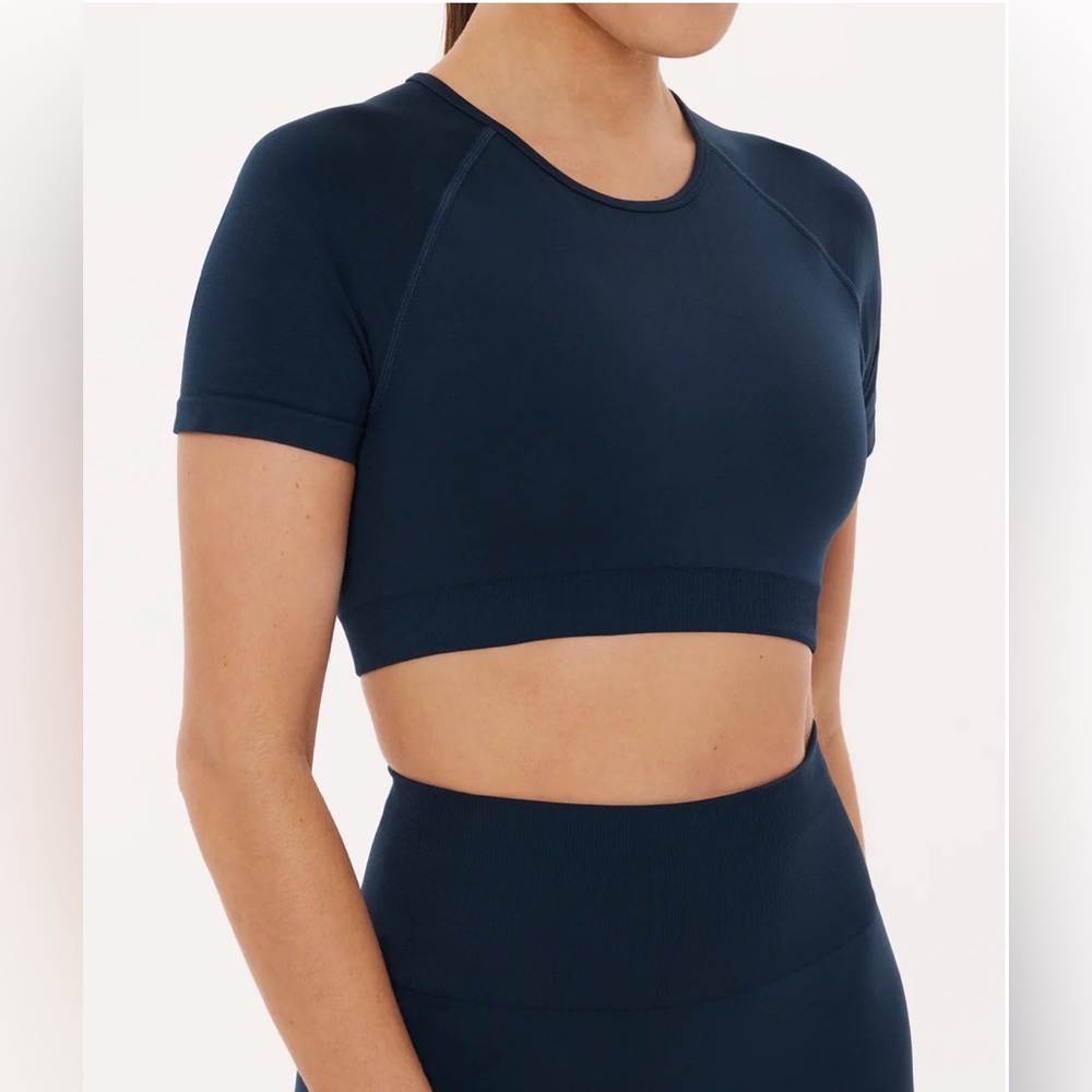 Seamless High-Support Crop Tee💙🦋
